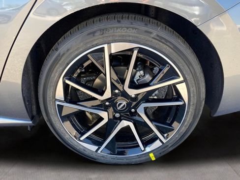 Certified 2025 Nissan Sentra SR w/ SR Premium Package FWD image 19