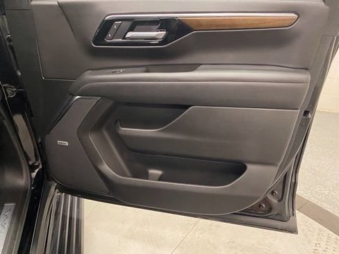 Used 2026 Chevrolet Suburban High Country AWD/4WD image 28