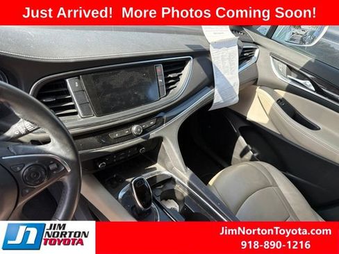 Used 2018 Buick Enclave Essence FWD image 13