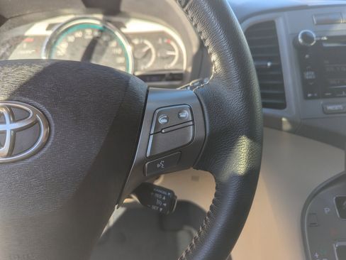 Used 2012 Toyota Venza XLE image 17