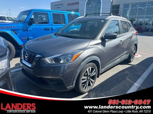 Used 2019 Nissan Kicks SV w/ Exterior Package image 1