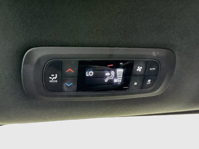 Used 2024 Chrysler Pacifica Touring FWD image 26