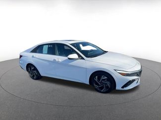 Used 2025 Hyundai Elantra SEL video 2