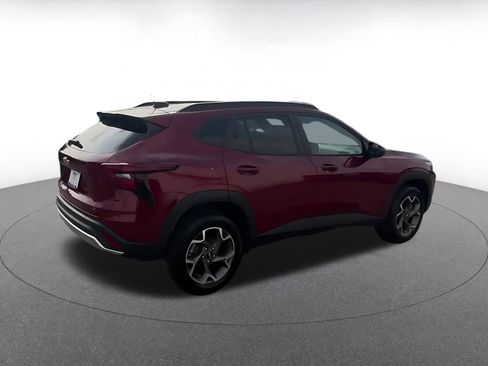 Used 2025 Chevrolet Trax LT FWD image 12