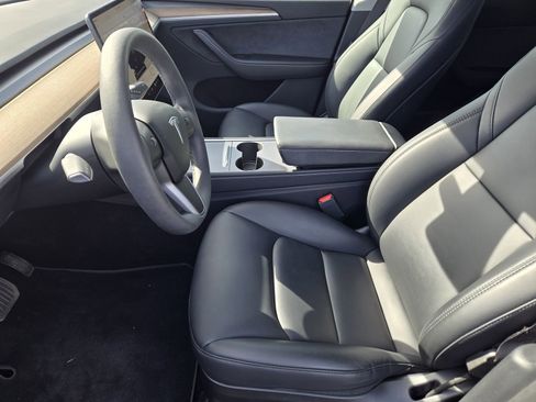 Used 2024 Tesla Model Y Long Range image 13