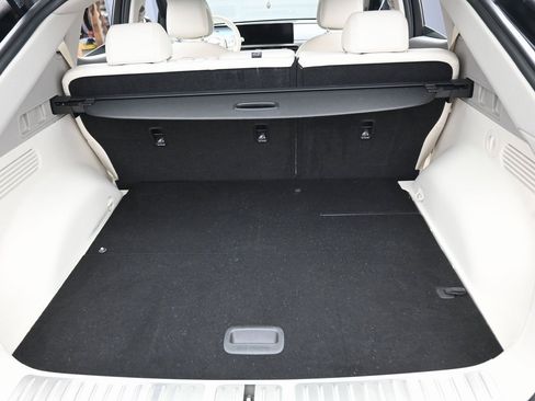 Used 2024 Genesis GV60 RWD image 32