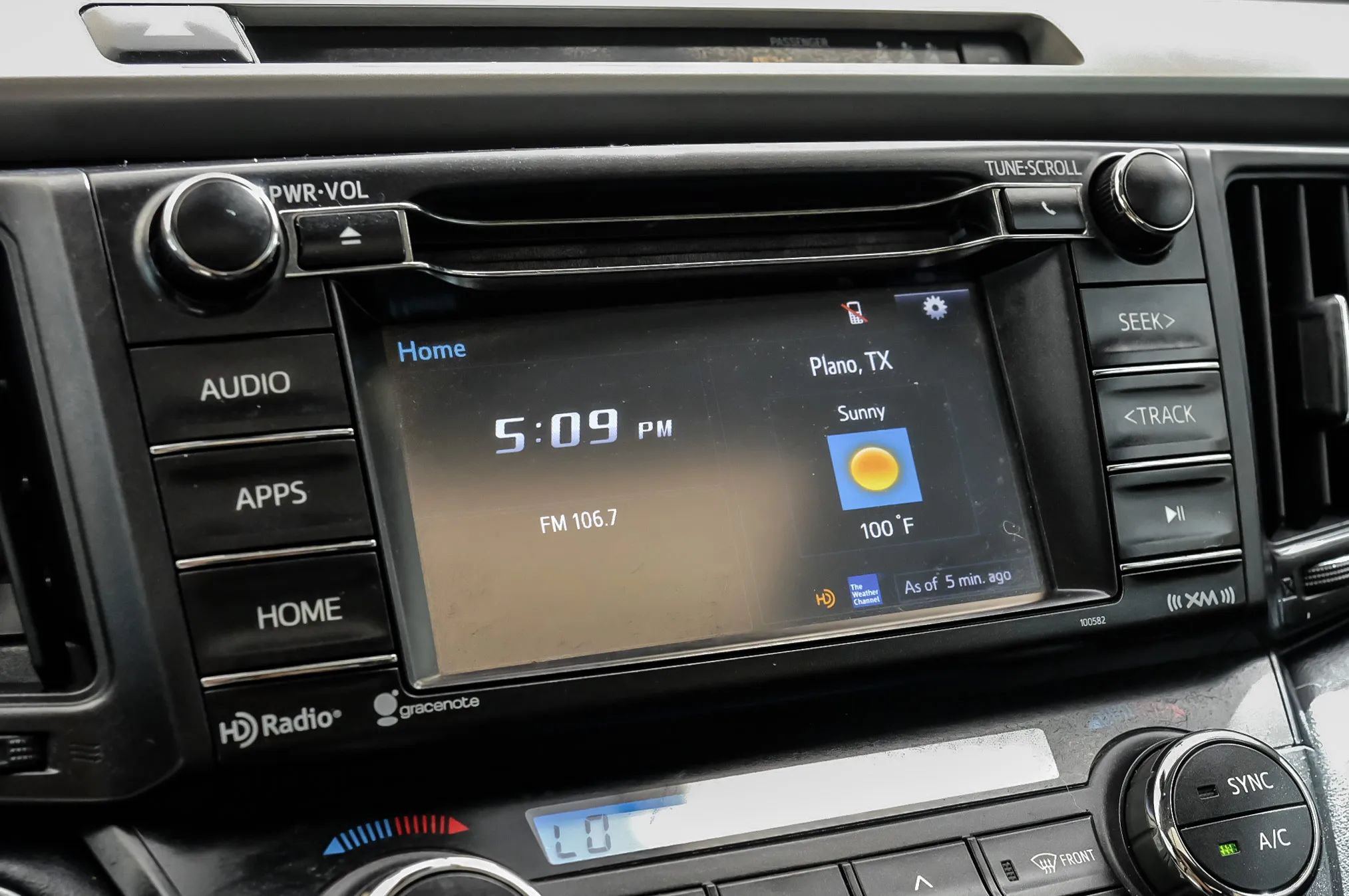 Used 2018 Toyota RAV4 XLE w/ Plus Extra Value Package FWD image 28