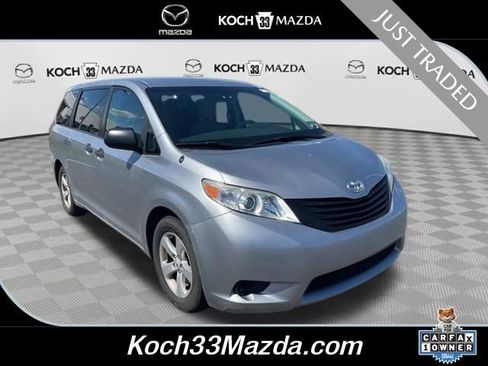Used 2012 Toyota Sienna image 1