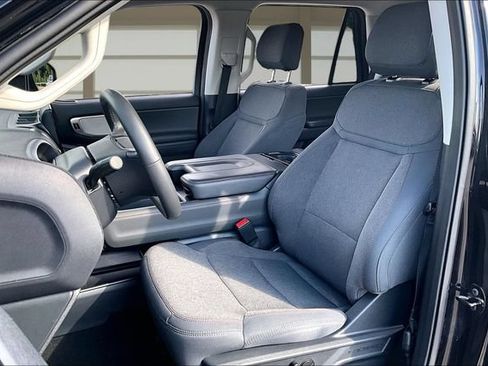Used 2025 Ford Expedition Active AWD/4WD image 24