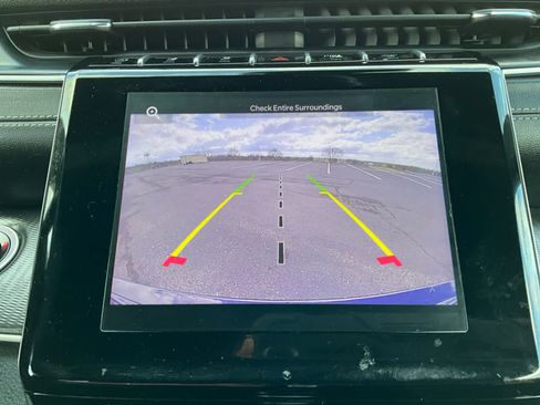 Used 2024 Jeep Grand Cherokee Laredo X image 17