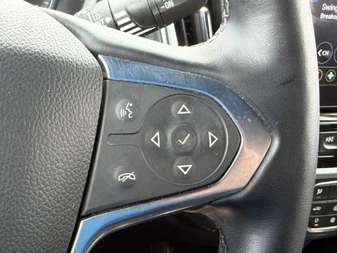 Used 2023 Chevrolet Traverse LT FWD image 21