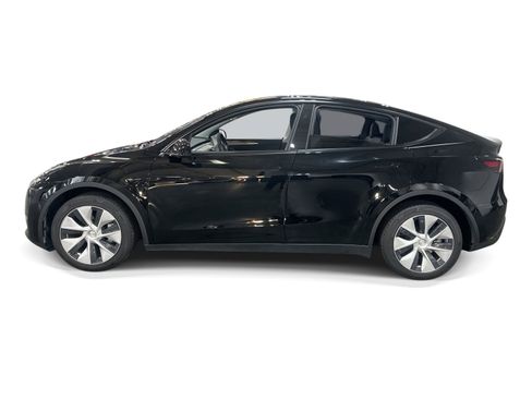 Certified 2023 Tesla Model Y Long Range AWD/4WD image 3