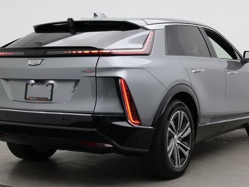 Used 2024 Cadillac Lyriq Luxury RWD image 7