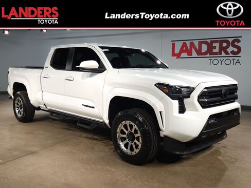 Certified 2025 Toyota Tacoma SR5 AWD/4WD image 1