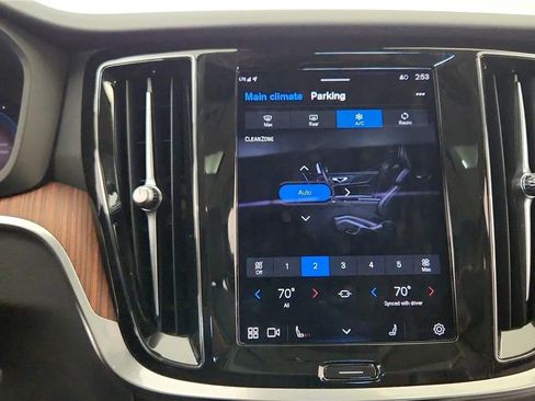 Used 2023 Volvo S60 T8 Plus image 26
