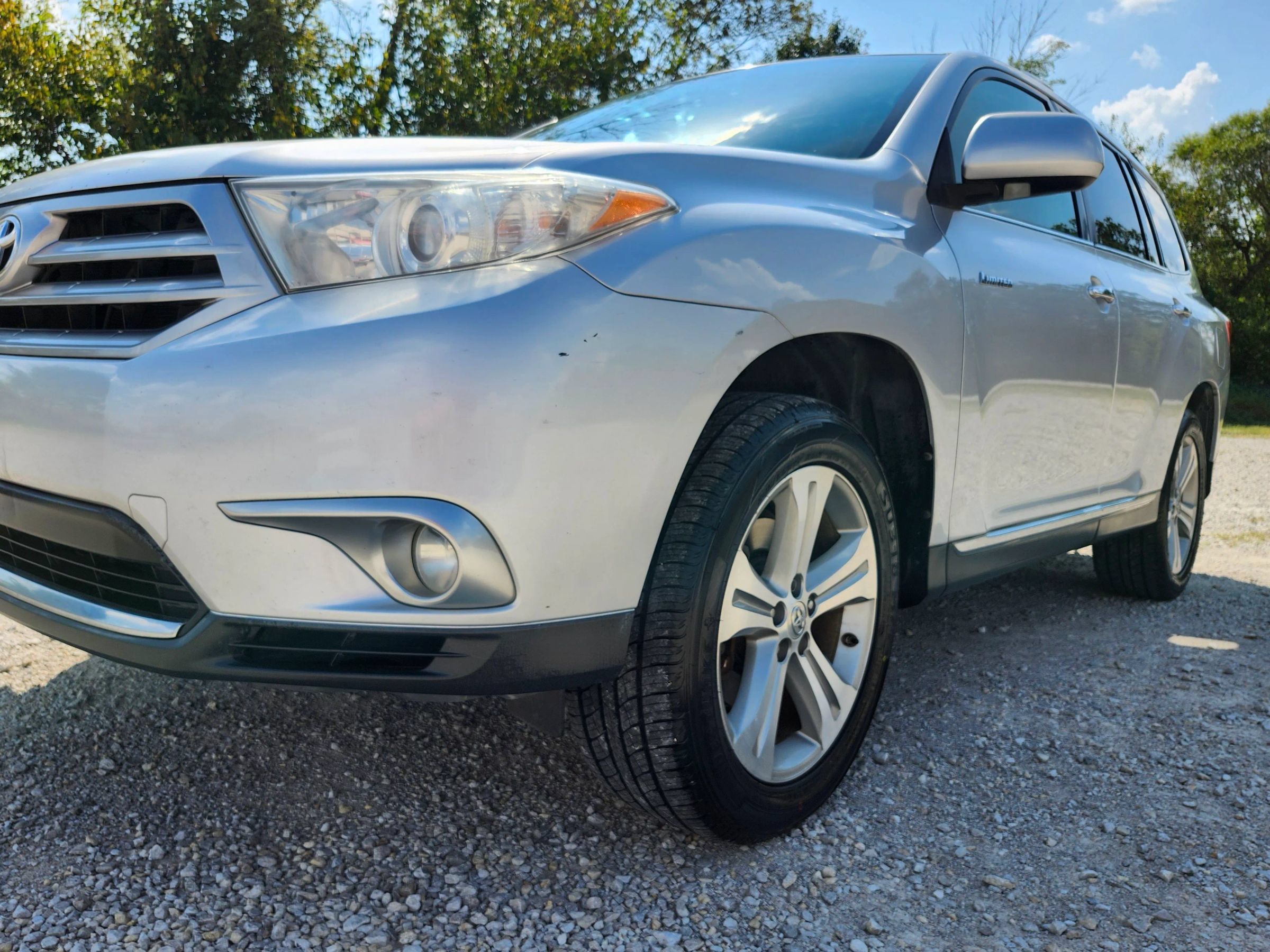 Used 2012 Toyota Highlander Limited w/ Tow Pkg FWD image 9