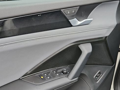 New 2026 Volkswagen Tiguan SE R-Line image 10