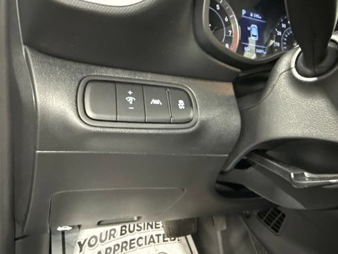 Used 2022 Hyundai Venue Limited FWD image 39