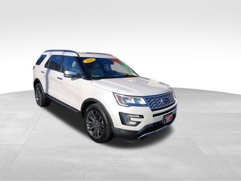 Used 2016 Ford Explorer Platinum image 3