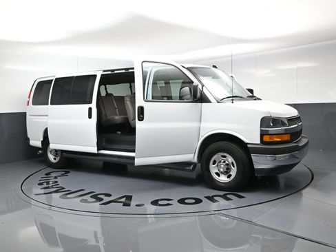 Used 2025 Chevrolet Express 3500 LT w/ LT Preferred Equipment Group RWD image 22