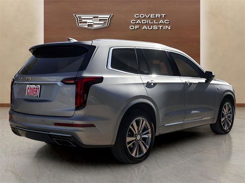 Used 2023 Cadillac XT6 Premium Luxury image 4