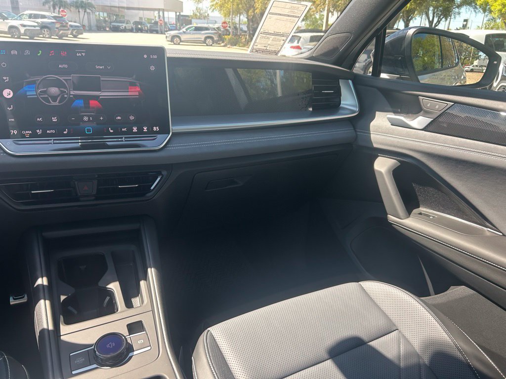 New 2026 Volkswagen Tiguan SE R-Line FWD image 11