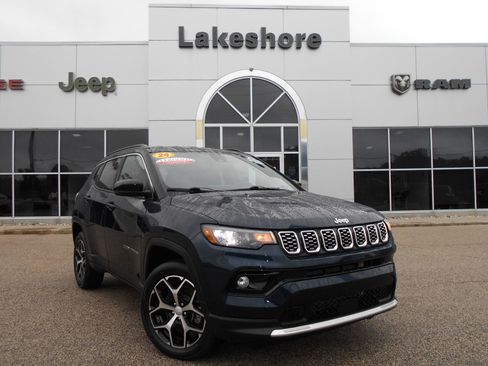 Used 2024 Jeep Compass Limited AWD/4WD image 2