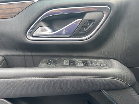 Used 2023 Chevrolet Suburban Premier image 10