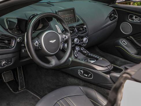 Used 2023 Aston Martin V8 Vantage Roadster RWD image 16
