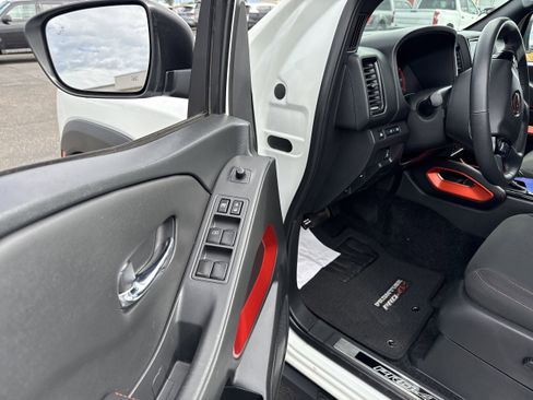 Used 2023 Nissan Frontier PRO-4X w/ Pro Convenience Package image 11
