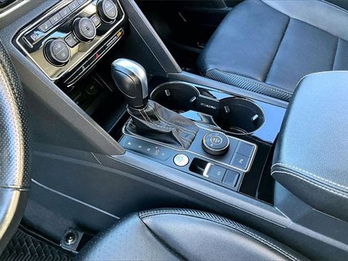 Used 2022 Volkswagen Atlas Cross Sport SEL R-Line image 18