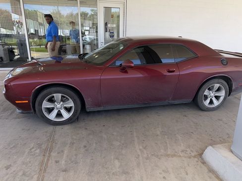 Used 2020 Dodge Challenger SXT RWD image 7