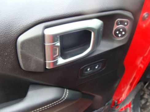 Used 2020 Jeep Wrangler Unlimited Sahara w/ Uconnect 4C Nav & Sound Group image 14