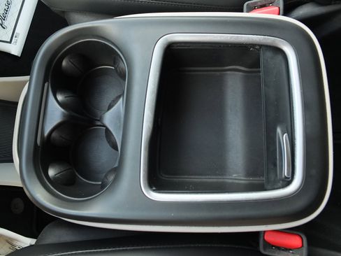 Used 2023 Chrysler Pacifica Touring-L FWD image 25