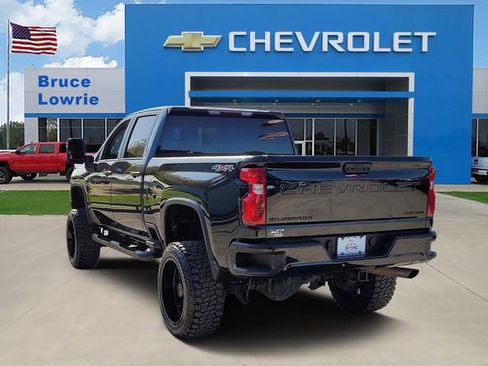 Used 2023 Chevrolet Silverado 2500 Custom w/ Custom Convenience Package image 4