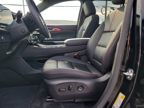 Used 2024 Chevrolet Traverse RS image 19