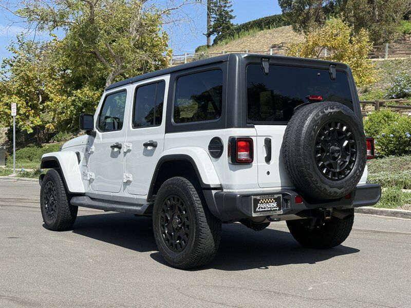 Used 2019 Jeep Wrangler Unlimited Sahara AWD/4WD image 3
