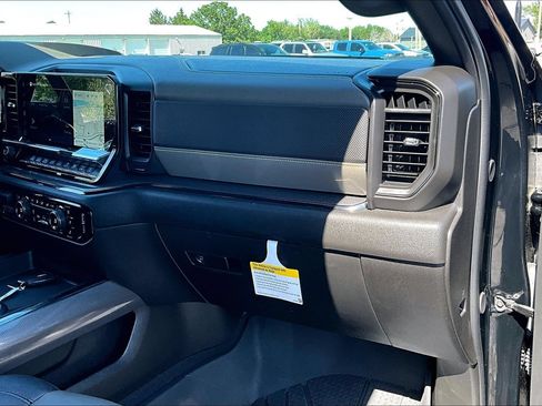 Used 2024 Chevrolet Silverado 2500 ZR2 w/ Technology Package AWD/4WD image 16