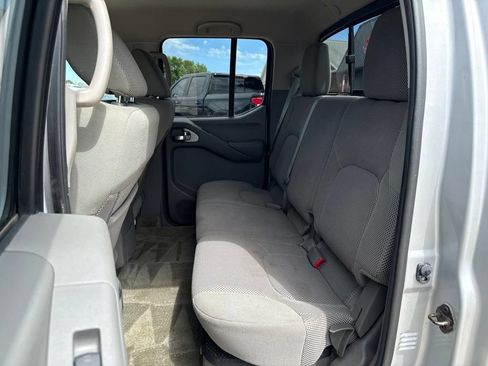 Used 2014 Nissan Frontier SV w/ SV Value Truck Package AWD/4WD image 40