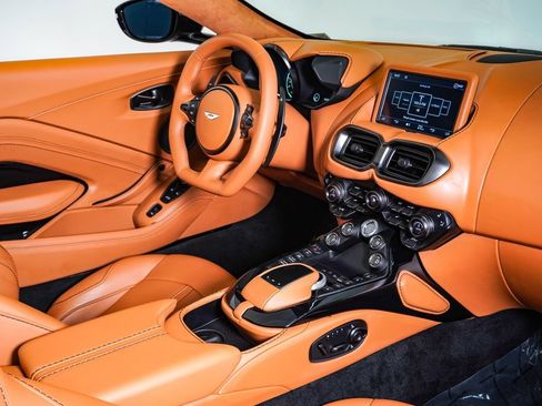 Used 2023 Aston Martin V8 Vantage Roadster RWD image 18