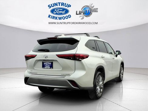 Used 2020 Toyota Highlander Platinum image 3