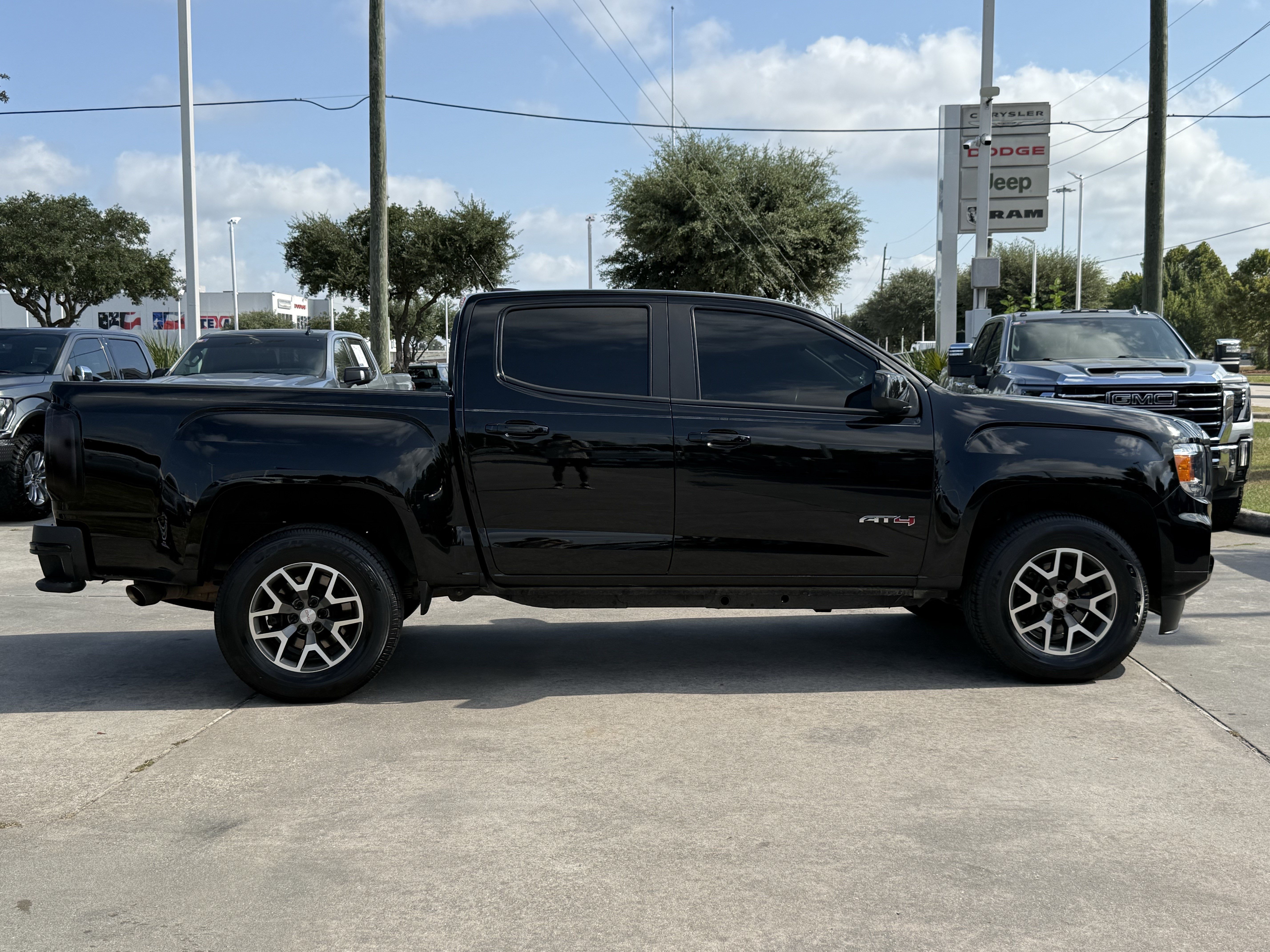 Used 2021 GMC Canyon AT4 w/ Trailering Package AWD/4WD image 3