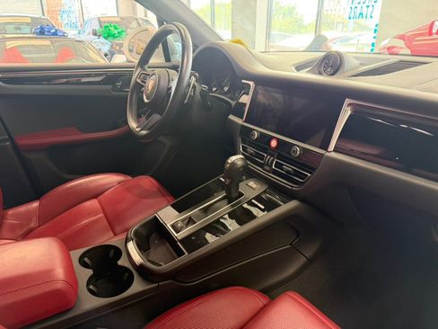 Used 2024 Porsche Macan Turbo AWD/4WD image 36
