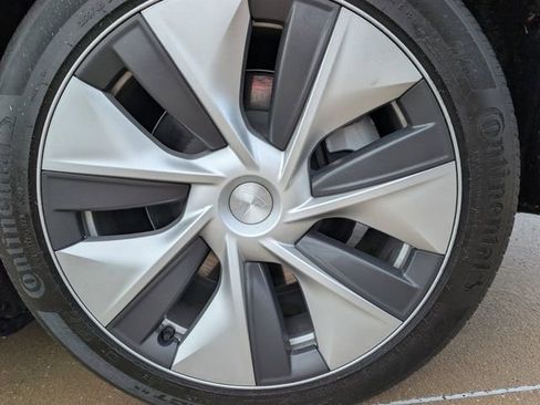 Used 2023 Tesla Model Y Long Range image 8