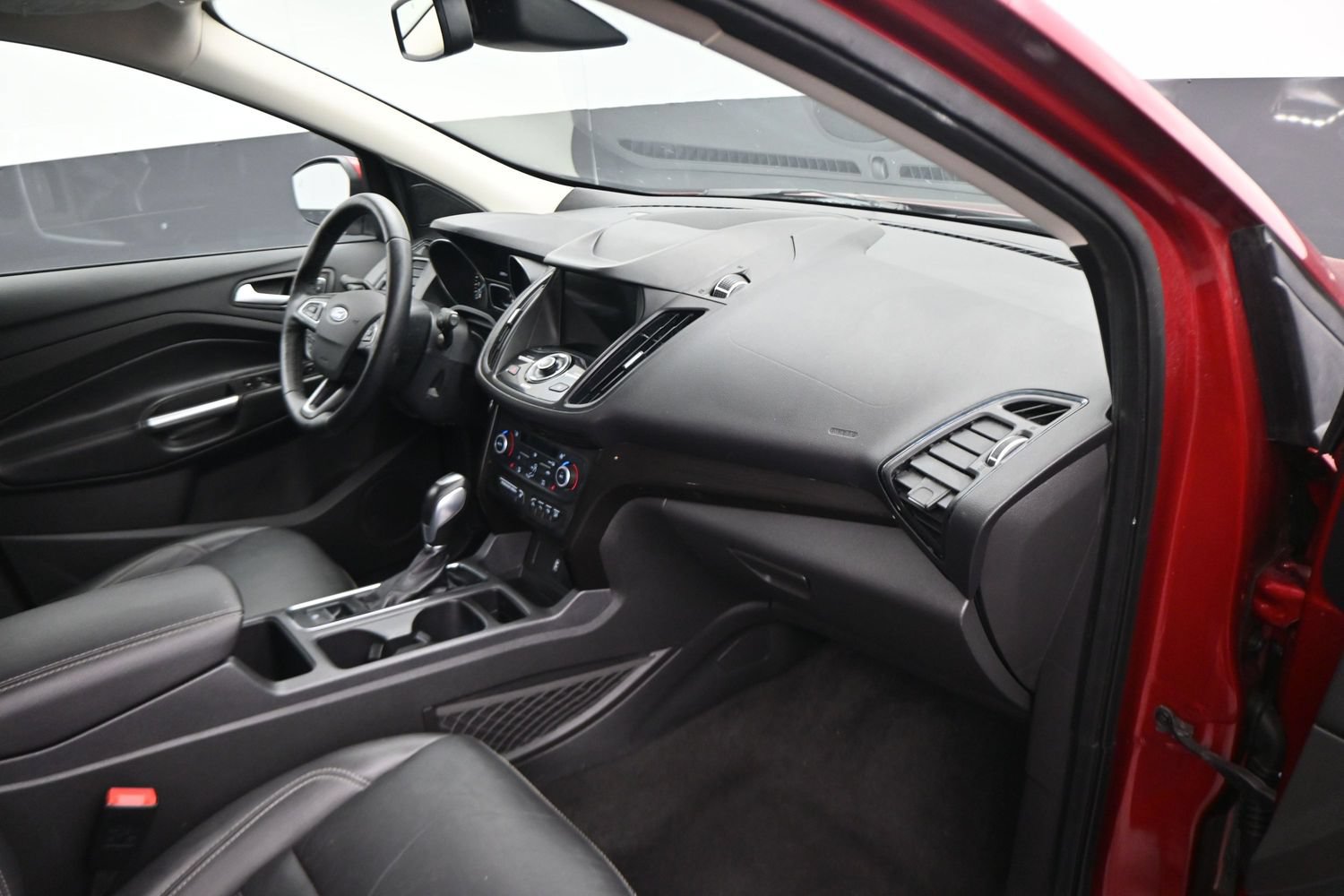 Certified 2019 Ford Escape Titanium FWD image 23