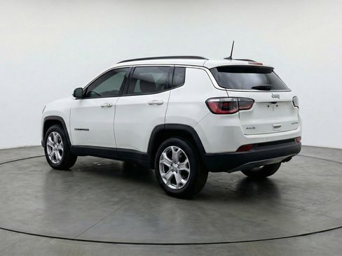 Used 2025 Jeep Compass Latitude AWD/4WD image 6
