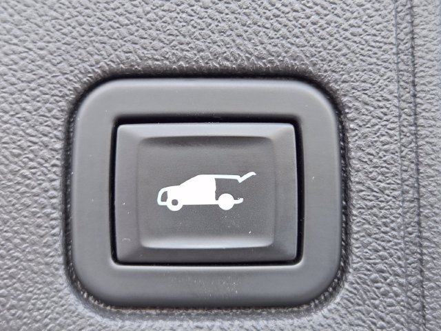 Used 2020 GMC Terrain SLT w/ Preferred Package FWD image 17