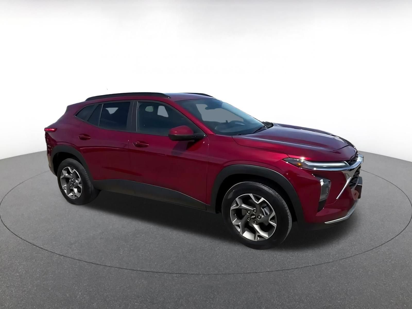Used 2025 Chevrolet Trax LT w/ LT Convenience Package FWD image 2