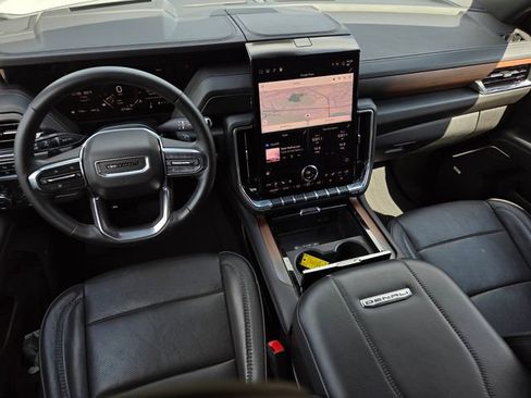 Used 2025 GMC Yukon Denali AWD/4WD image 16