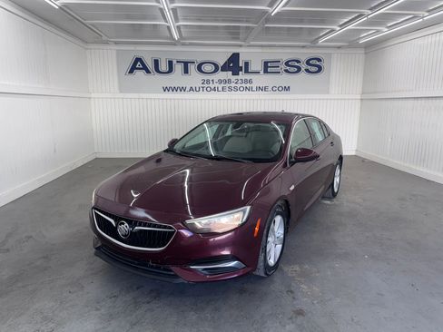 Used 2018 Buick Regal Preferred image 1
